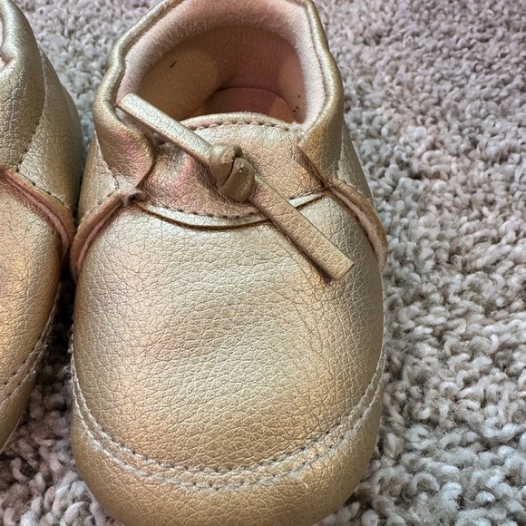 Baby Moccasins slip on shoes Gold Moccasins Metalic slippers size 9-12 months - Picture 3 of 6